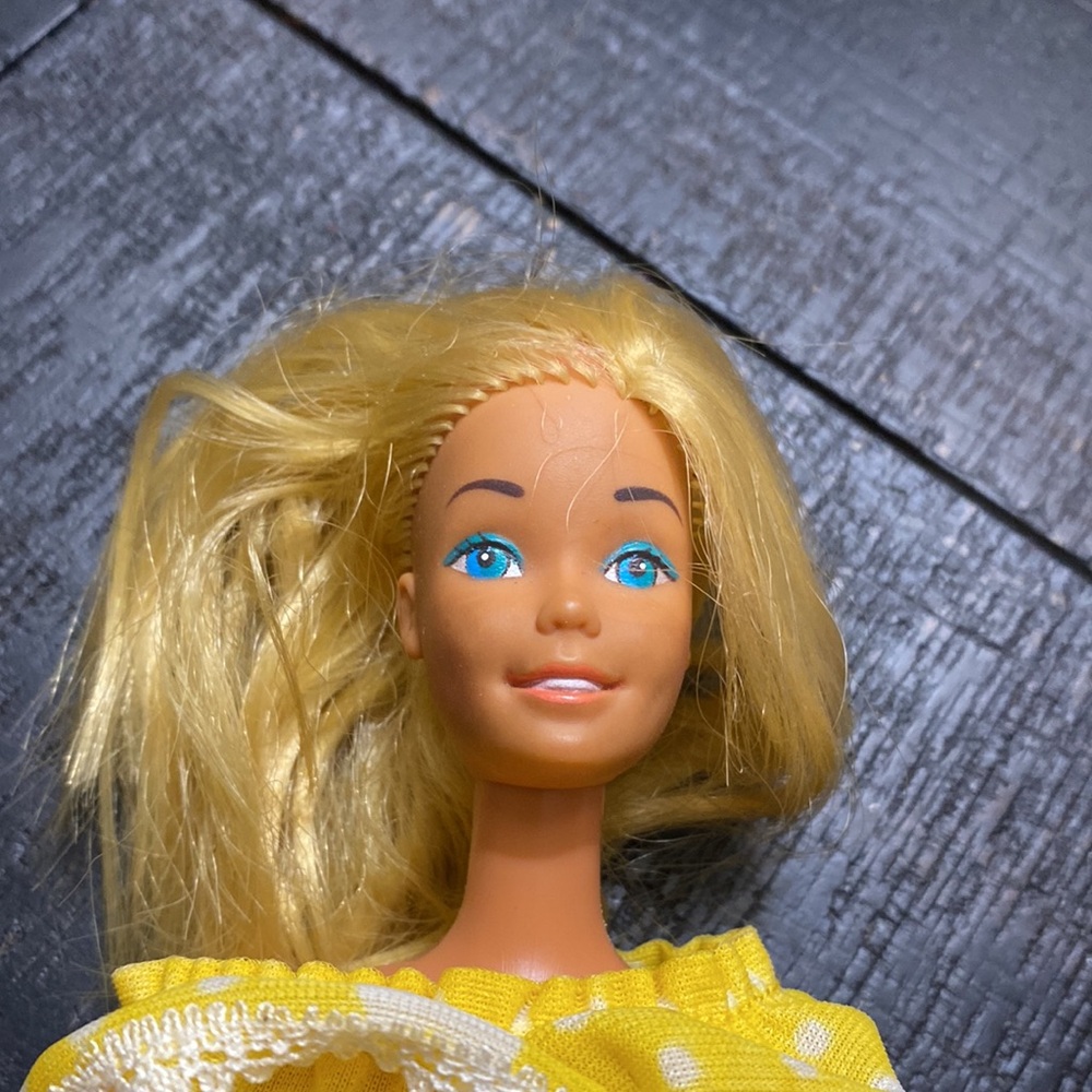 Mattel Vintage 1966 Twist ‘N Turn Barbie Girls' Doll! - Picture 2 of 8